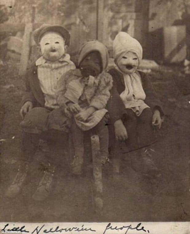 What halloween looked like in 1900.